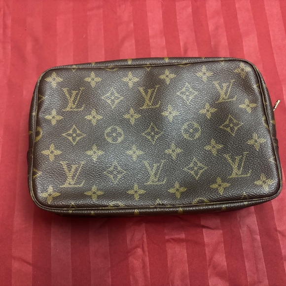 Louis Vuitton toiletry bag - Picture 2 of 6